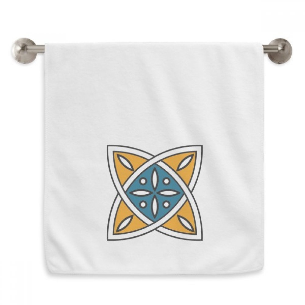 Serviette géométrie abstraite Maroc blanche pour rituel beauté et soin visage