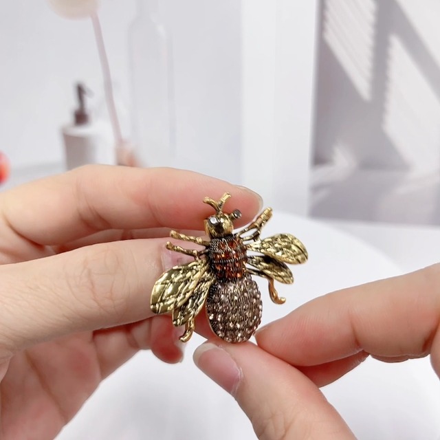 Amazon.com: Honey Bee Brooches Crystal Insect Themed Bee Brooch