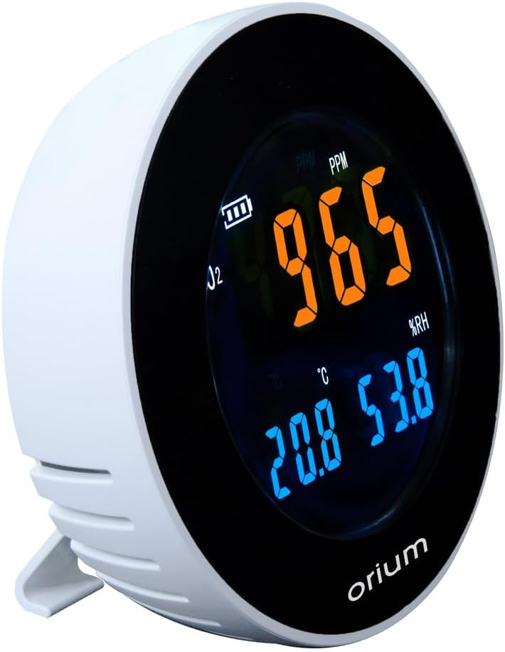 Orium Quaelis 16 CO2 Sensor displaying CO2, temperature, and humidity readings.