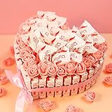 Onza. Cesta regalo de Bombones Ferrero Raffaello y Flores decorativas. Tarta de bombones y chocolates originales para regalar por el Día de la Madre con forma de corazón. Chocolatinas Kinder Bueno.