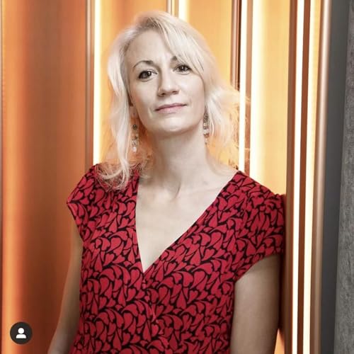 『"Les disparus de la cit&eacute;-m&egrave;re" d'Alexandra Koszelyk (&eacute;ditions Robert Laffont, collection R)』のカバーアート