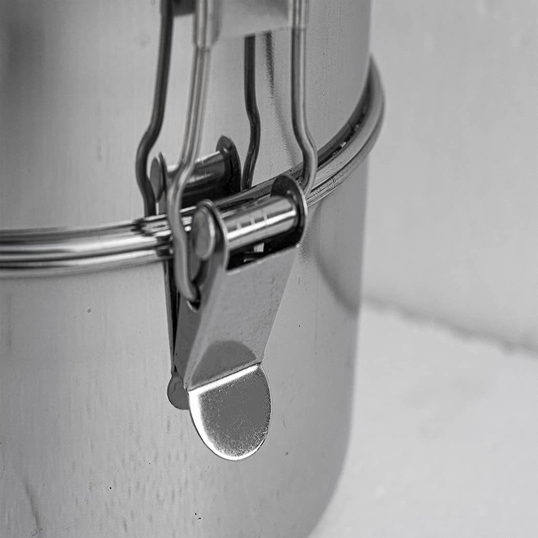 FUTENSILS Manav, scatola Tiffin in acciaio inox, modello a 4 ripiani, dimensioni 11 x 4 (con piastra singola tra ogni ripiano), utilizzata per viaggi in treno, regali e picnic, 5750 ml, diametro 17,8