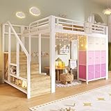 【Sécurité et Confort au Quotidien】: Une grande rambarde sécurise toute la longueur du lit supérieur. L’escalier avec main courante et la pochettes murales rendent la montée et la descente pratiques et sûres. Idéal pour une chambre gain de place où chaque détail compte.