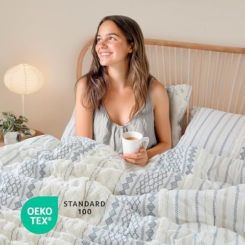Image of Ink+Ivy King Comforter Set, Boho Comforters, Breathable Cotton Bed Set, All Season Modern Chenille Tufted Comforter with Farmhouse Bedding Flare, Gifts for Woman, White /Navy 3 Piece