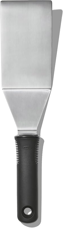 OXO Good Grips Restaurant Turner, Espátula de metal de acero inoxidable | Cabeza flexible en ángulo, bordes biselados para deslizarse debajo de los alimentos, agarre antideslizante, ideal para hamburguesas, panqueques y papas fritas