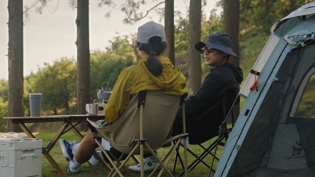 Silla plegable de camping QUNATURE con asiento ancho de 60cm, soporte lumbar y bolsa de almacenamiento, negra miniatura 7