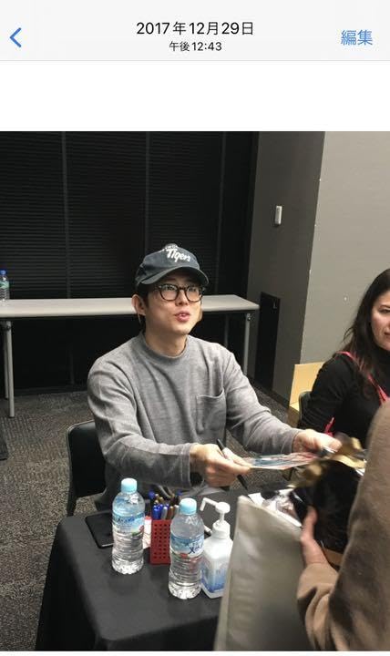 スティーブンユアン　サイン入り　グレン　ウォーキングデッド　フィギュア スティーブンユアンサイン入りグレンウォーキングデッドフィギュア