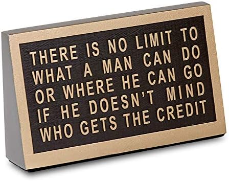 Ronald Reagan Placa de escritorio con cita – "No hay límite para lo que un hombre puede hacer o dónde puede ir si no le importa quién obtiene el