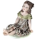 poupee cabar italie Le Taureau est un signe patient qui préfère le calme, sa position est confortable et frontale. La coiffure rappelle les cornes du taureau dans les deux queues symétriques, des pointes vers l'envers. Comme le printemps, la robe du Taureau est florale et luxuriante, avec une impression très marquée qui caractérise fortement la figure. Le revers du vêtement rappelle le symbole du taureau, avec le médaillon central dont on départent deux rabats de tissu doux à les emmailloter les épaules.