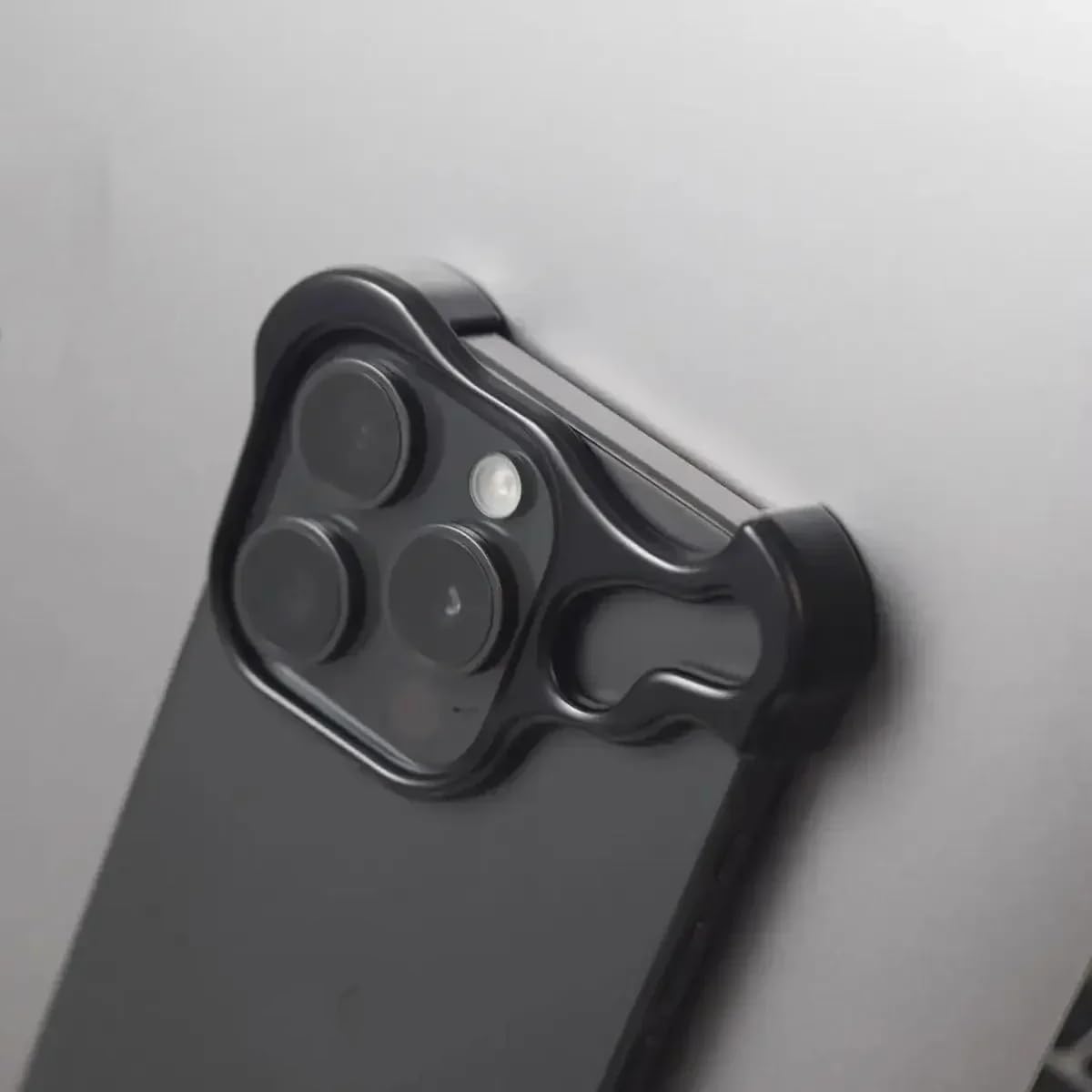 Unregelmäßige Metall-Bumper-Handyhülle für iPhone 17 16 15 14 13 12 Pro Max Plus mit Linsenschutzfolie, stoßfeste Aluminiumhülle (für iPhone 15 Plus/Lila)