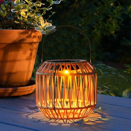 Linterna solar exterior para jardín: olvídate de los cables con estilo rústico 2