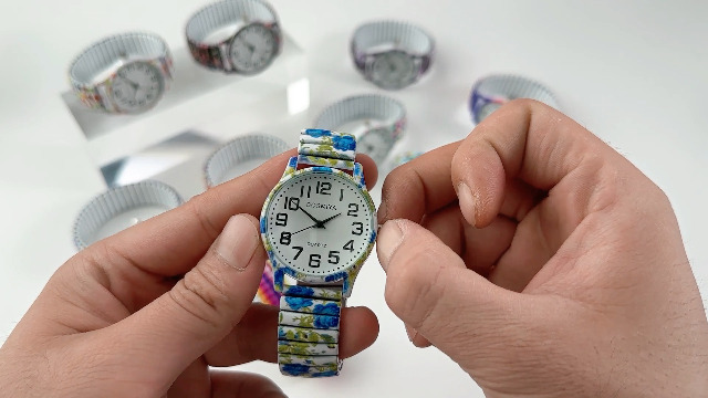 JewelryWe Orologio Donna Boho Elastico – Quarzo Analogico, Quadrante Dorato, Cinturino Colorato - 2