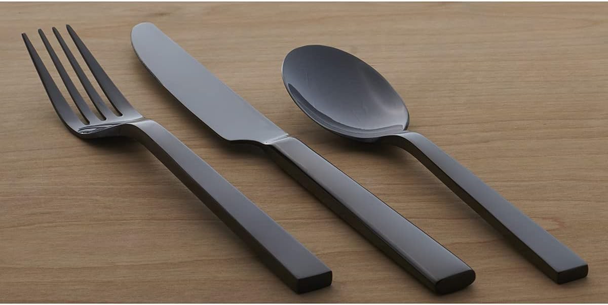 Oneida Silverware Set, Chefs Table Black 20 Piece Everyday Flatware Set, Service For 4, 18/0 Stainless Steel, Mirror Finish, Dishwasher Safe, Home And Kitchen Utensils Sets (Black, 20 Piece)