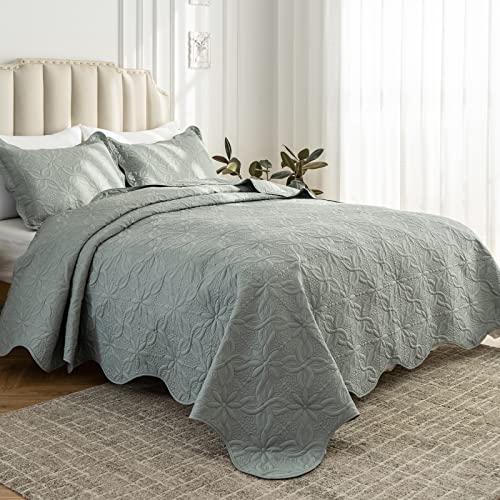 Auemtyn Twin/Twin XL Size Quilt Set 2 Pieces, Soft Lightweight Summer Bedspread, Reversible Microfiber Bed Coverlet for All Seasons, Green, Floral Pattern (1 Quilt, 1 Pillow Sham)