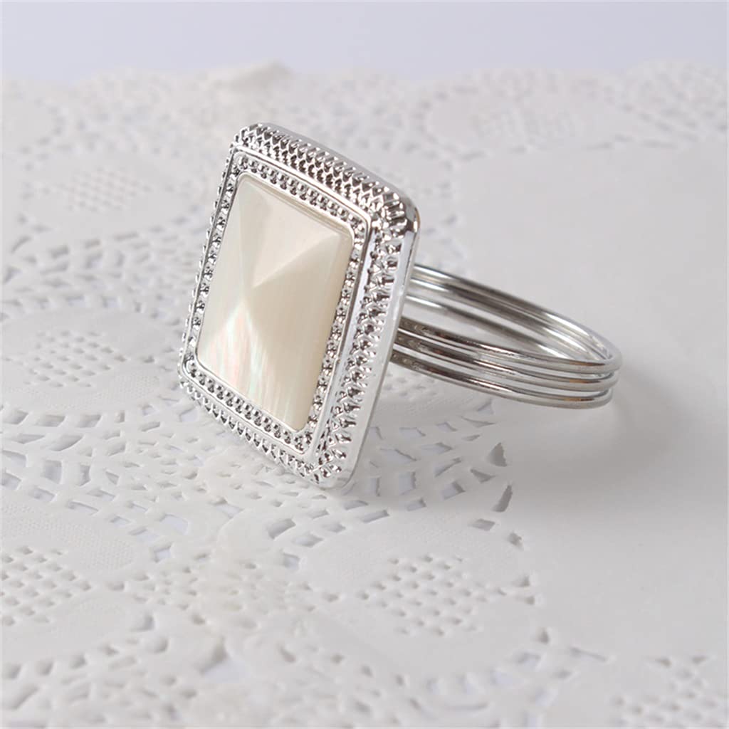 Lot de 10 ronds de serviette argentés pour banquet de mariage à l'hôtel.