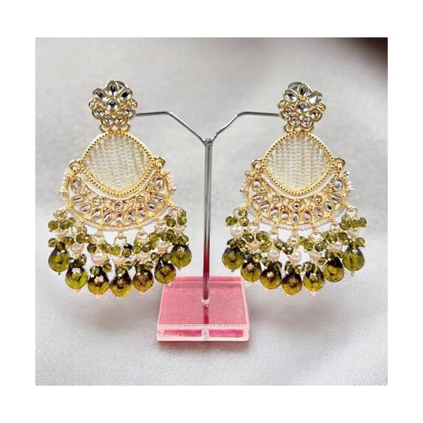 Mehndi green crysrtal and pearls earrings - Image 3