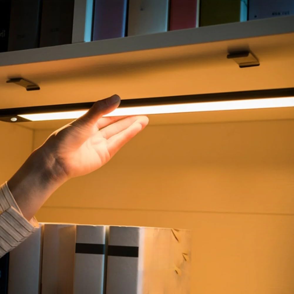 Paquete de 4 luces LED recargables con sensor de movimiento, luz LED magnética ultrafina, atenuación inalámbrica para pegar en cualquier lugar para escaleras, debajo del armario, habitación (negro)