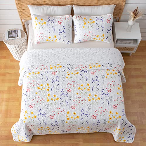Great Bay Home Marianne Collection 3 Piece Quilt Set With Shams. Reversible Floral Bedspread Coverlet. Machine Washable. (Twin, Multi) #TOP3