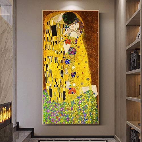 Peinture Gustav Klimt Le Baiser grand format pour créer un salon chaleureux et artistique