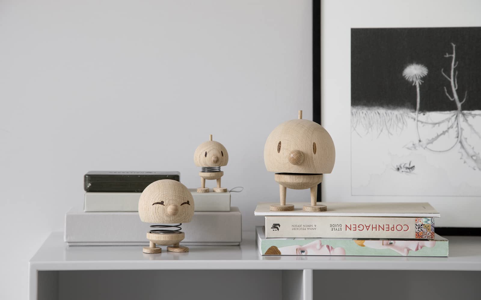 Hoptimist Bumble, Holzdeko, Wackelfigur & Glücksbringer aus Holz, Deko Skandinavisch, Deko Wohnzimmer, Büro & Schreibtisch, Tolle Kleine Geschenke, 4,5 x 5,8 x 7,6 cm, Small, Raw Oak
