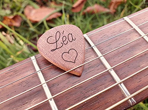 Médiator guitare en bois personnalisé avec texte et motif gravé, en bois massif d’acajou - Les Beatles, Paul McCartney, John Lennon, RIngo Starr, George Harrison Médiator guitare en bois personnalisé avec texte et motif gravé, en bois massif d'acajou – Image 10