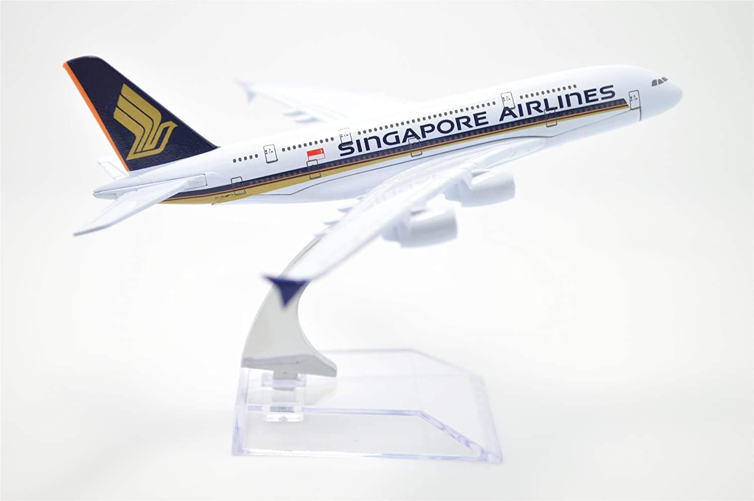 eS³kube Metal Diecast Aeroplane Scale Model, Size -16 cm -1pc - for Display ONLY (Singapore Airlines)