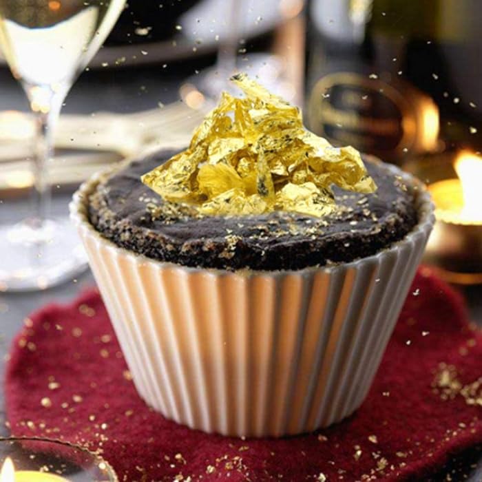 La Aromatic Edible Gold Leaf Cake Decoration Gold Flakes Food Gold Foil Decoration Chocolates Decor Gold Leaf flakes for Cooking Dessert Decoration Crafts Makeup 2Pcs-(2.5 Grams Each) - Image 6 thumbnail