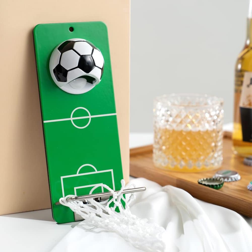 Sarini Apribottiglie Magnetico con Raccoglitore, apribottiglie in Metallo da Parete per Calcio, novità Idee Regalo per Birra per Uomini papà Marito Lui, Perfetto per Accessori Bar di casa, Pub