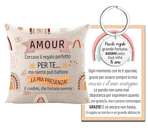 MKISHINE Copricuscino Regalo per Marito/Moglie : ABBIAMO CERCATO DI TROVARE IL REGALO MIGLIOR PER TE MA TU HAI GIÀ NOI con Portachiavi e Biglietto,Regalo Divertente Coppia San Valentino