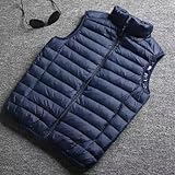 Isolation chaude : fabriqué avec un matériau bouffant chaud, ce gilet offre une excellente isolation pour vous garder au chaud pendant les froides journées d'hiver.