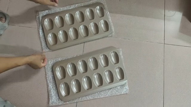 Amazon.com: Madeleine Pans for Baking (2-Pack) 12 cup Madlen Mold