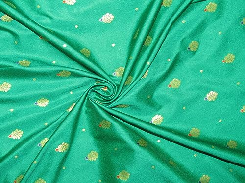 Tissu brocart soie vert martin-pêcheur motifs dorés métalliques