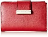 Zaino in nylon lucido con dettagli in Finta pelle. Funzionale e leggera, look sportivo e chic, tasche esterne con chiusura lampo. Interno personalizzato con più tasche. Accessori in metallo, puller e scritta personalizzati.