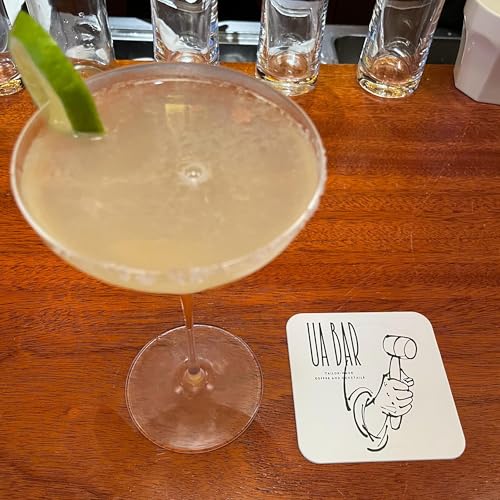 Page de couverture de Dandy Harajuku cocktails, old buildings and neon lights in Shinjuku + karaoke!