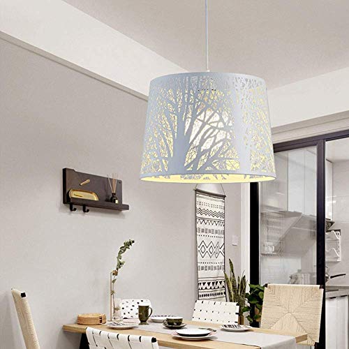 Éclairage suspension minimaliste blanc pour illuminer un salon sombre