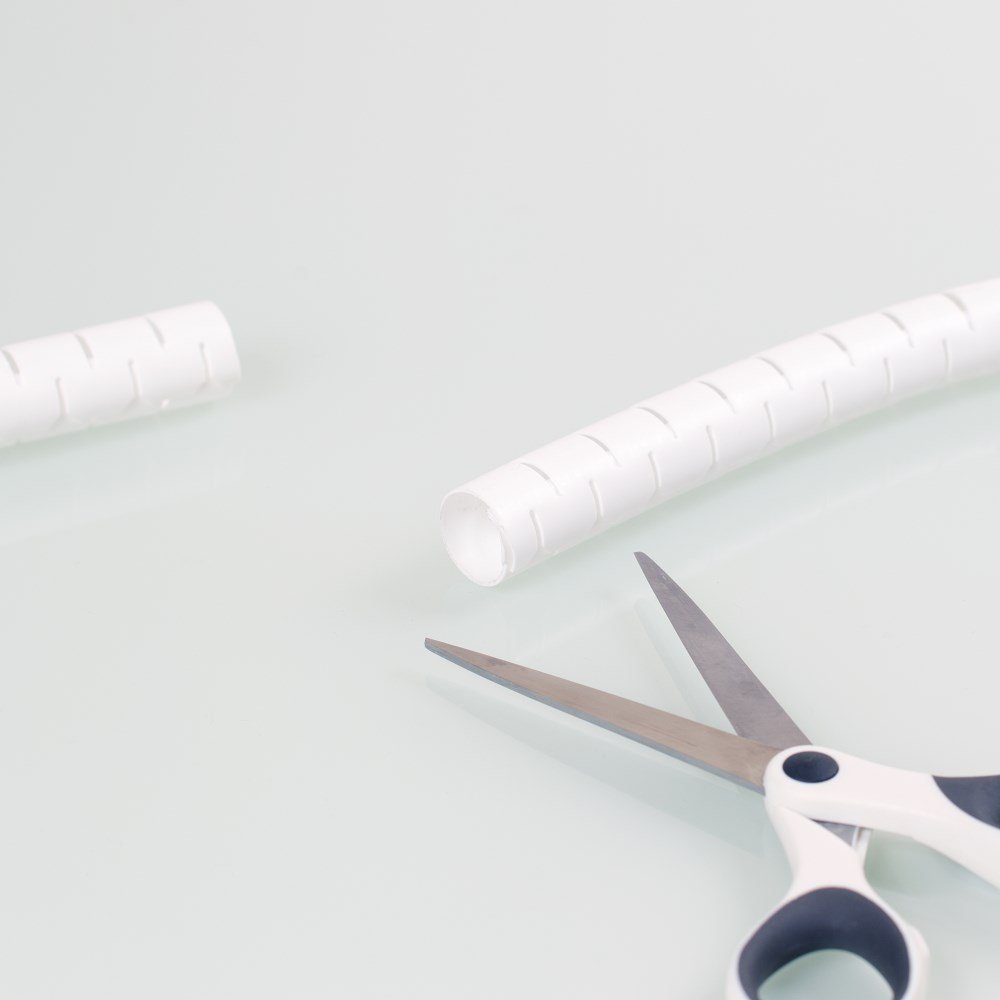 Kabelschlauch Ø 32mm (5-10 Kabel), 15m, lichtgrau – flexibler Kabelkanal mit Einziehwerkzeug, kürzbar, Kabeltunnel als sicherer Kabelschutz
