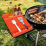 Espace pour épices et Sauces -- Le compartiment pour épices dispose d’un rebord de 2,5 cm idéal pour poser bouteilles d’huile, sauces ou pots d’épices. Les gouttes de graisse ou de marinade sont retenues pour protéger la surface du barbecue.