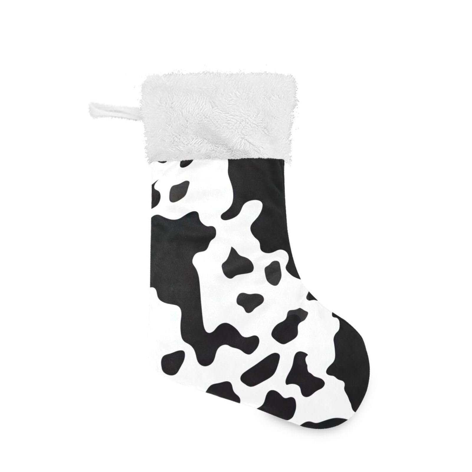 Bottes de Noël motif vache pour une décoration de cheminée cocooning