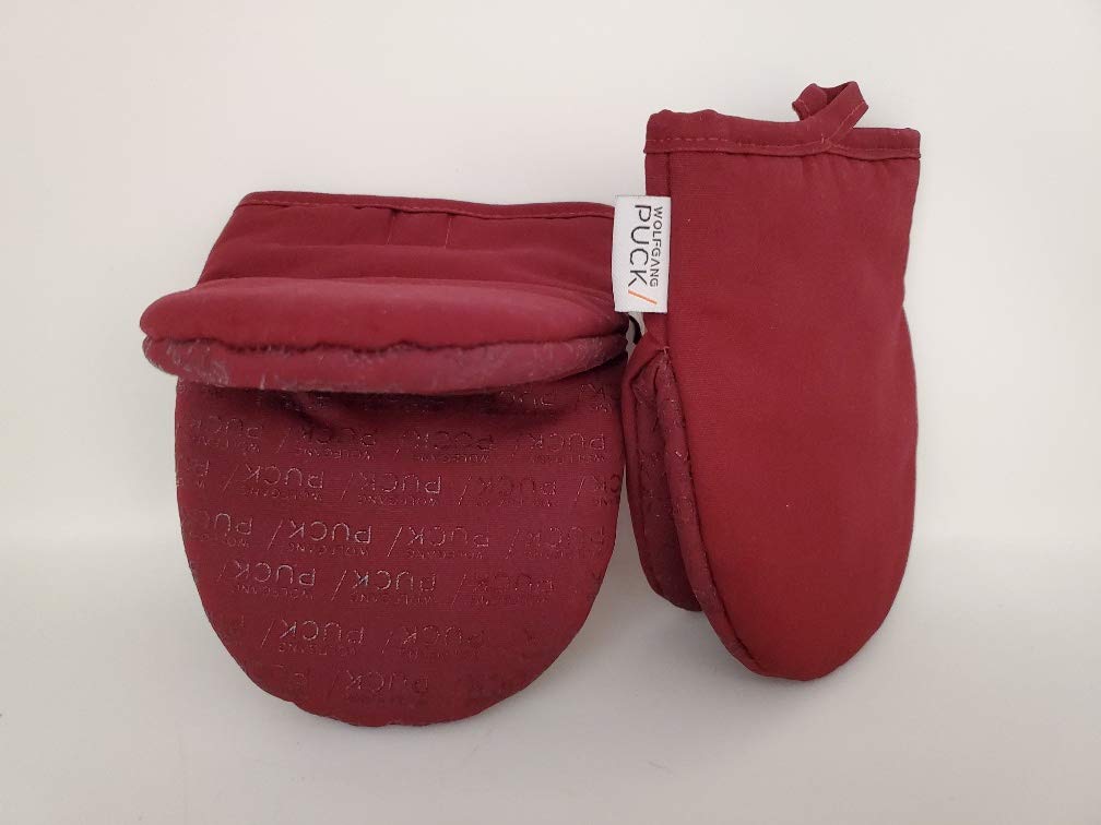 Wolfgang Puck 2-Pack Mini Oven Mitts, Non-slip Silicone Textured Surface, Heat Resistant. Perfect for Hot Cookware or Grill