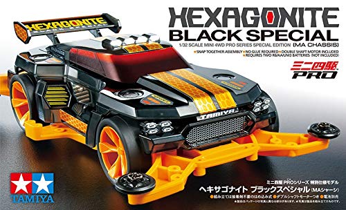 La Hexagonite sarà disponibile nella versione Black Special. Il modello utilizza il telaio MA delle mini4WD-PRO ed è caratterizzata dal telaio ABS arancio, parti A low friction nere, Body smoke. Cerchi 5r arancio e gomme super dure nere.