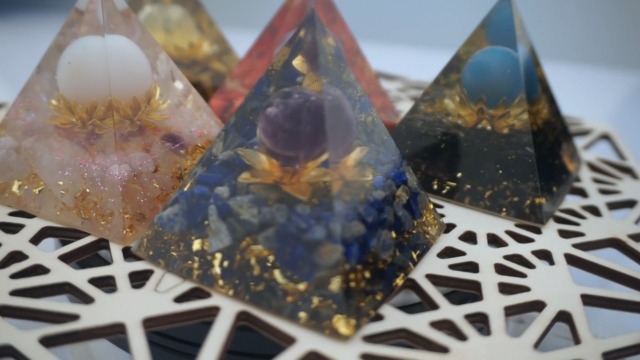 Flower×FlowerInBigPyramidオルゴナイト☆彡.。 Amazon.com: Orgone Pyramid Flower of Life Orgonite Money Healing