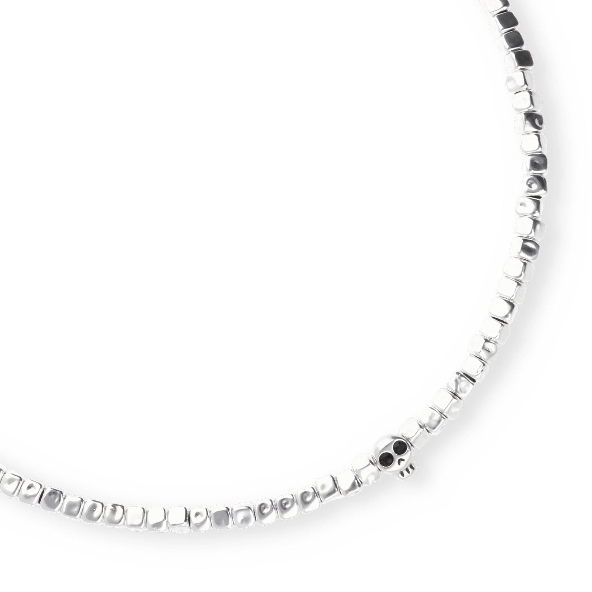 UNO de 50 | Collar con Detalle de Calavera | con Cuentas de Cuero | Bañado en Plata de Ley | Joya Artesanal | Hecho en España
