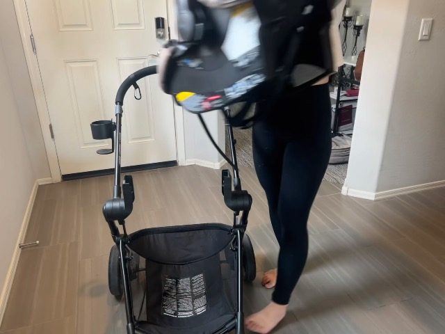 Watch Setting up Evenflo Pivot Stroller