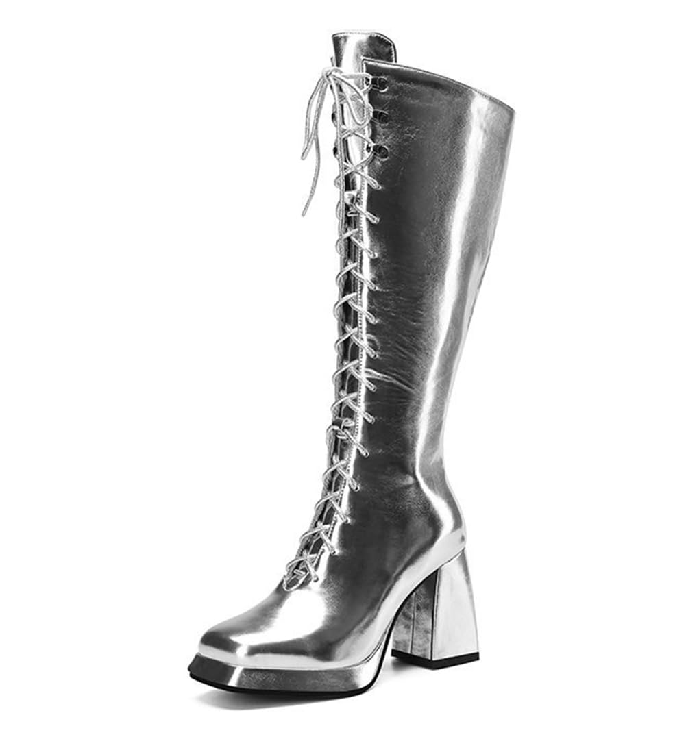 Sfilata di Moda Donna Stivali Alti al Ginocchio Metallizzati Stivali Combattimento Tacco Alto e Punta Quadrata Lacci Argento Stivali Lunghi passerella per Feste Modello Sexy