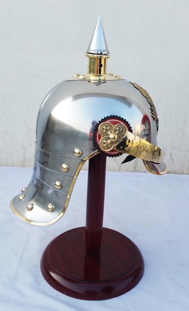 Replica del casco prussiano tedesco in acciaio e ottone Pickelhaube Casco da ufficiale militare a punta