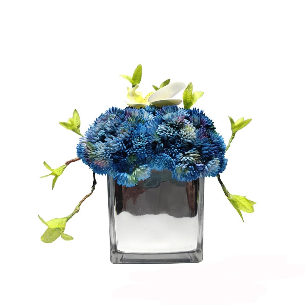 Adornos de hotel con flores colocadas azul de simulación y diseño artístico de mesa