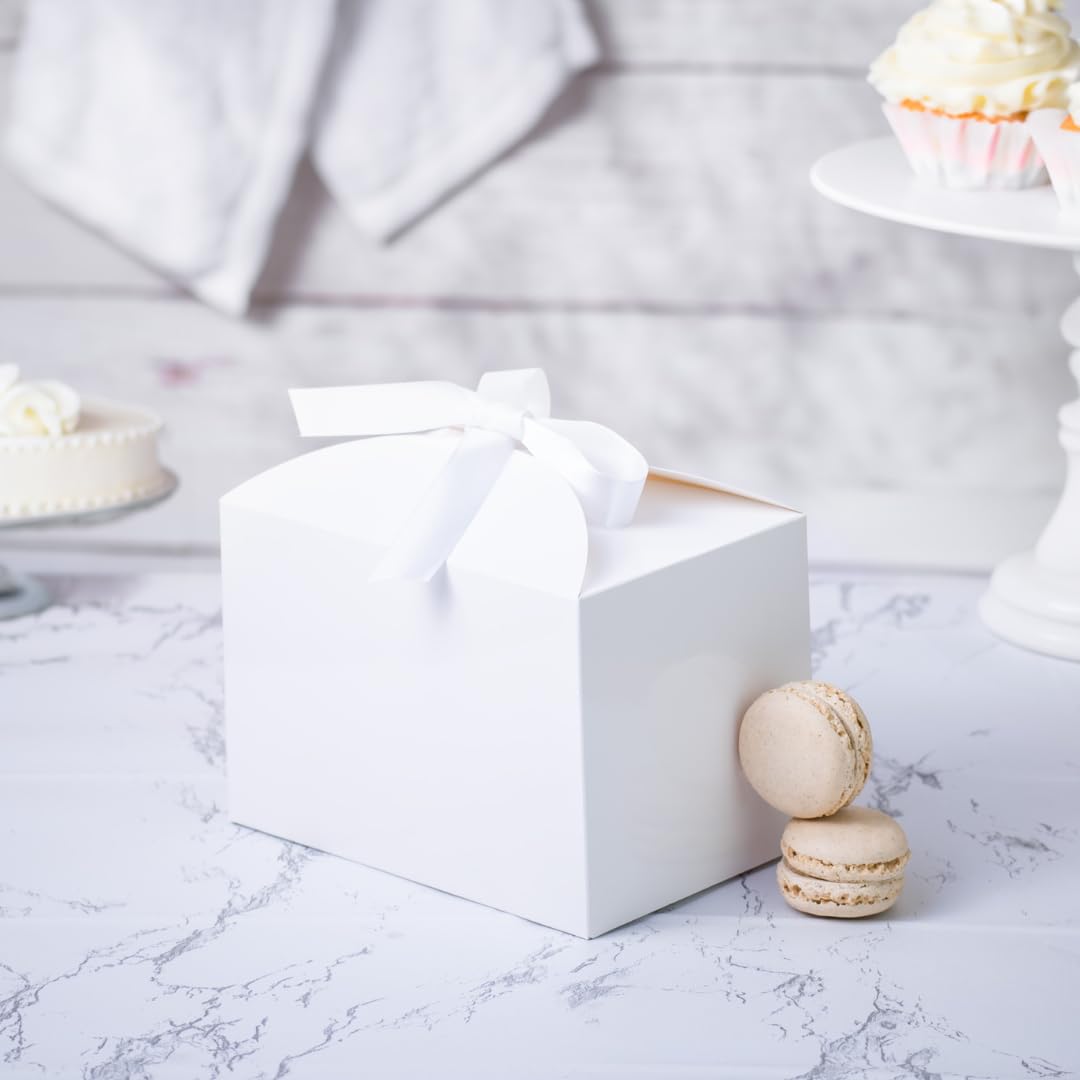 Aurora Lot de 10 boîtes en carton avec couvercle blanc, pliable, à faire soi-même, 20 x 20 x 10 cm, pour mariage, baptême, communion, cadeau, muffin, porte-dragées Aurora Lot de 10 boîtes en carton avec couvercle blanc, pliable, à faire soi-même, 20 x 20 x 10 cm, pour mariage, baptême, communion, cadeau, muffin, porte-dragées