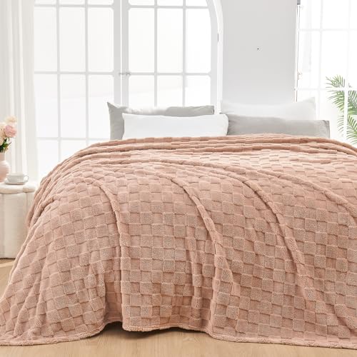 NEWCOSPLAY Super Soft King Blanket Taupe Premium Silky Flannel Fleece 3D Checkered Lightweight Bed Blanket All Season Use (Taupe Checkered, King(90"x110"))