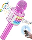 🎤 ♬ Reducción de Ruido y 5 Cambios de Sonido —— El reproductor de karaoke tiene una esponja de alta densidad incorporada para filtrar el ruido, tiene un procesador de audio profesional y un sistema de sintonización, parlantes potentes, sonido envolvente 3D y auriculares con reducción de ruido de 3 capas Micrófonos Cree un impresionante entorno de audio en vivo KTV y una hermosa reverberación de eco. Cinco modos de sonido: voz original, voz infantil, voz femenina, voz masculina y voz avanzada.