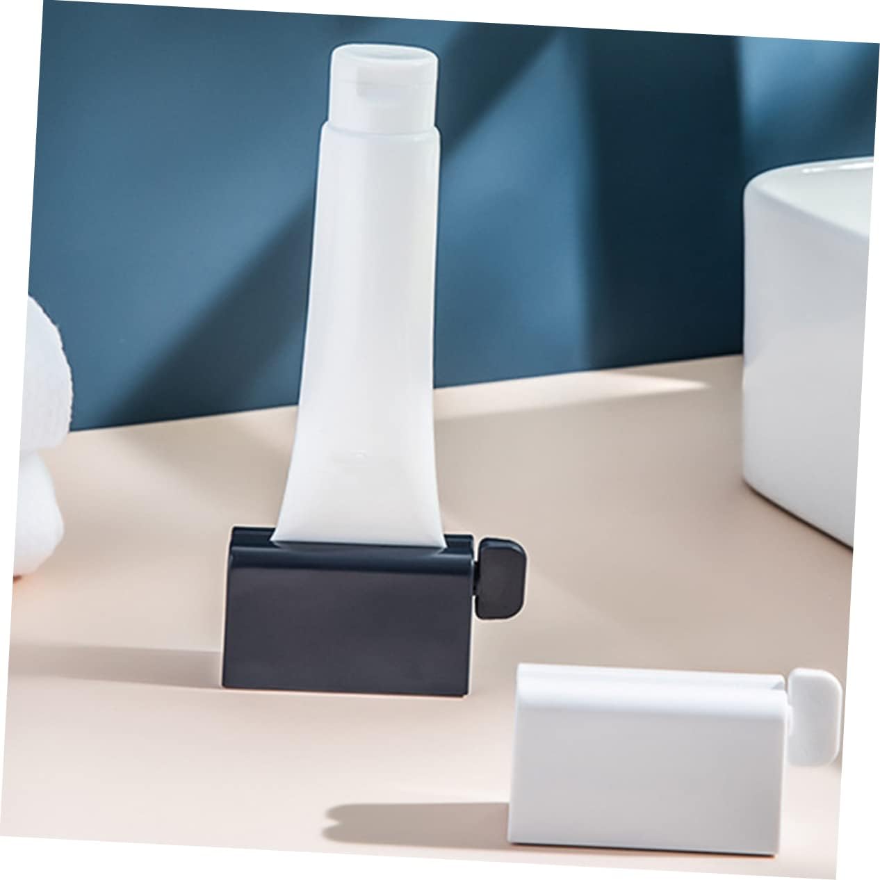 Wall Mounted Bathroom Toothpaste Dispenser Squeezer for Home Use